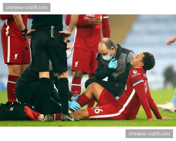 伤情更新:雷恩后卫特鲁弗特因伤被担架抬离场 伤情更新:雷恩后卫特鲁弗特因伤被担架抬离场