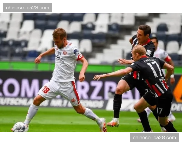 实时战报:斯图加特半场2-0领先法兰克福,吉拉西与弗里希各入一球 实时战报:斯图加特半场2-0领先法兰克福,吉拉西与弗里希各入一球