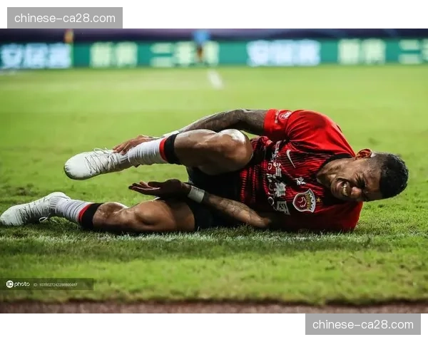 海港队医紧急入场，四名主力接连伤退画面令人揪心