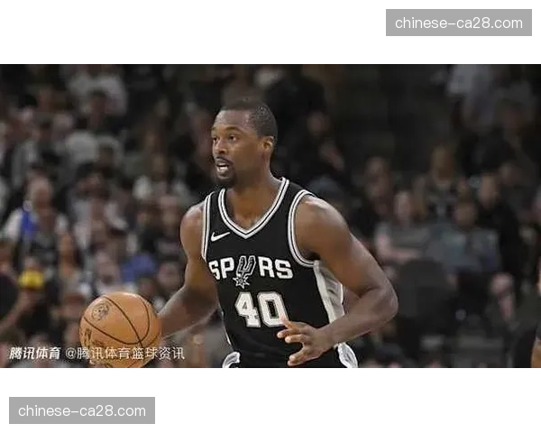 巴恩斯防守中意外扭伤手腕，马刺内线实力再遭打击